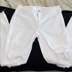 WHITE HIGH WAISTED RIPPED JEANS